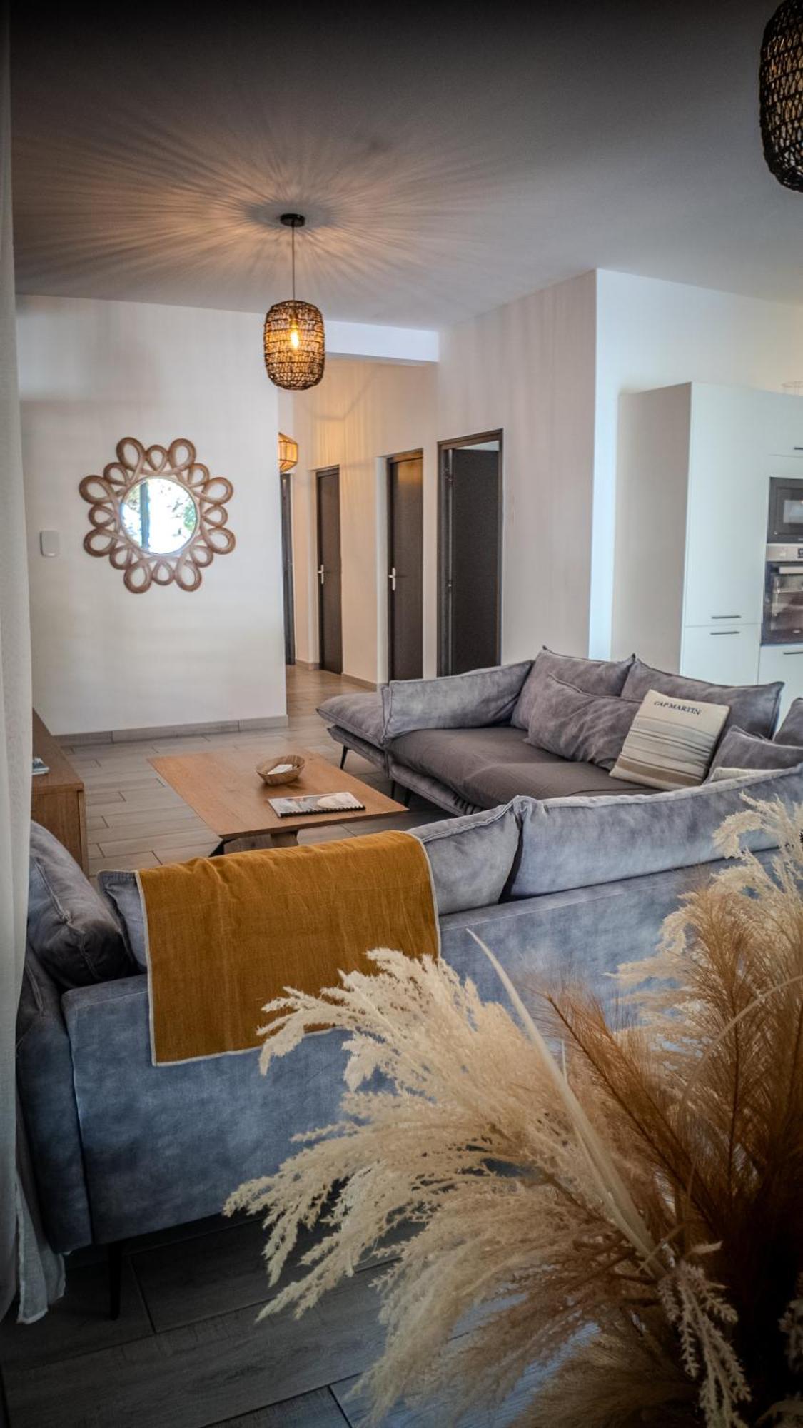 Les 3 Sables, Capucin Apartment L'Etang-Sale Luaran gambar